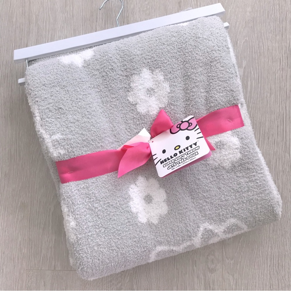 Hello Kitty Super Soft Throw Blanket